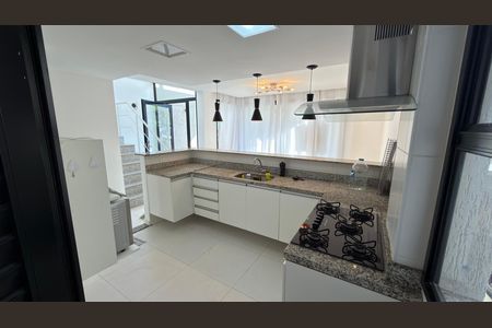 Casa de condomínio para alugar com 140m², 3 quartos e 4 vagas Casa de condomínio para alugar com 140m², 3 quartos e 4 vagasCozinha