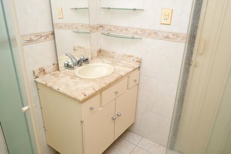 Casa para alugar com 300m², 2 quartos e 2 vagas Casa para alugar com 300m², 2 quartos e 2 vagasBanheiro Suíte 2
