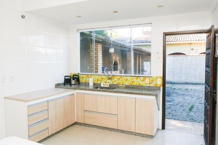 Casa para alugar com 300m², 2 quartos e 2 vagas Casa para alugar com 300m², 2 quartos e 2 vagasCozinha