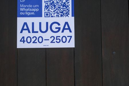 Casa para alugar com 300m², 2 quartos e 2 vagas Casa para alugar com 300m², 2 quartos e 2 vagasFachada