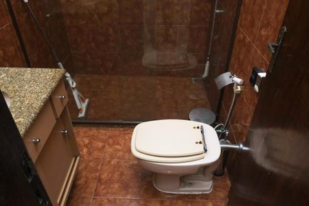 Casa para alugar com 300m², 2 quartos e 2 vagas Casa para alugar com 300m², 2 quartos e 2 vagasBanheiro Corredor