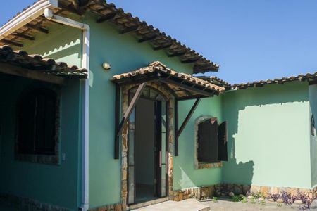 Casa para alugar com 300m², 2 quartos e 2 vagas Casa para alugar com 300m², 2 quartos e 2 vagasFachada