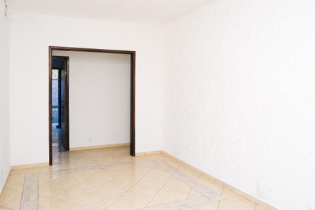 Casa para alugar com 300m², 2 quartos e 2 vagas Casa para alugar com 300m², 2 quartos e 2 vagasSala
