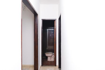 Casa para alugar com 300m², 2 quartos e 2 vagas Casa para alugar com 300m², 2 quartos e 2 vagasBanheiro Corredor