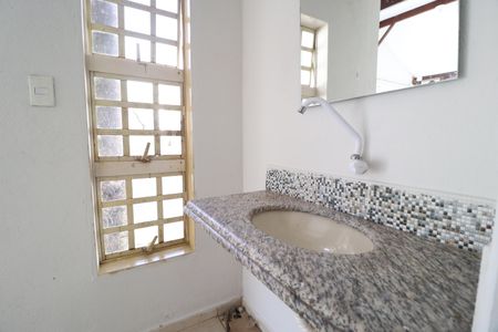 Casa para alugar com 140m², 3 quartos e 2 vagasBanheiro social 1