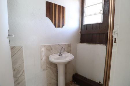 Banheiro social 2 de casa para alugar com 3 quartos, 140m² em Jardim Karaíba, Uberlândia