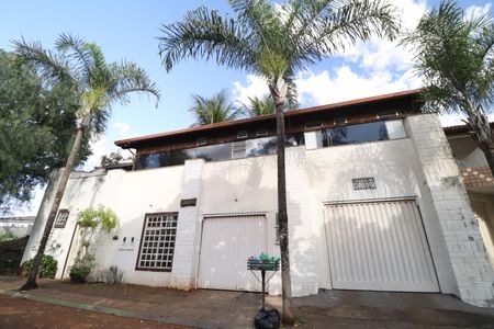 Fachada de casa para alugar com 3 quartos, 140m² em Jardim Karaíba, Uberlândia