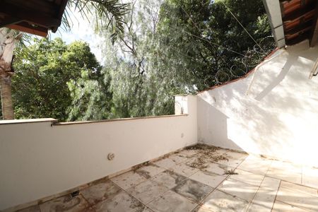 Área de Serviço de casa para alugar com 3 quartos, 140m² em Jardim Karaíba, Uberlândia