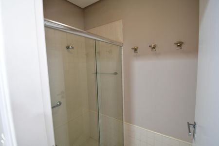 Casa de condomínio à venda com 500m², 4 quartos e 5 vagasBanheiro de serviço