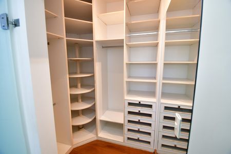 Casa de condomínio à venda com 500m², 4 quartos e 5 vagasQuarto 1 - Suíte Closet