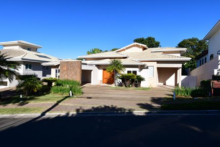 Casa de condomínio à venda com 500m², 4 quartos e 5 vagasFachada