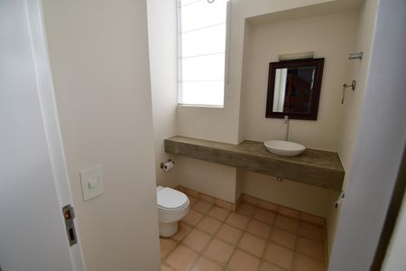 Casa de condomínio à venda com 500m², 4 quartos e 5 vagasBanheiro