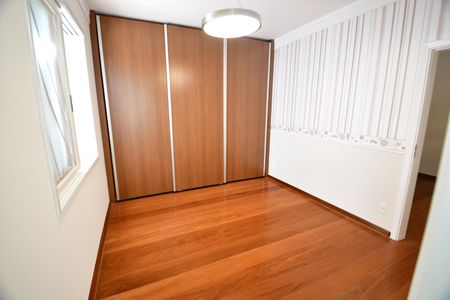 Casa de condomínio à venda com 500m², 4 quartos e 5 vagasQuarto 1 - Suíte