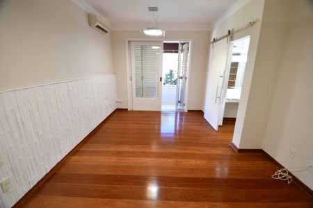 Casa de condomínio à venda com 500m², 4 quartos e 5 vagasQuarto 2 - Suíte