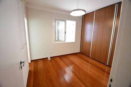 Casa de condomínio à venda com 500m², 4 quartos e 5 vagasQuarto 1 - Suíte