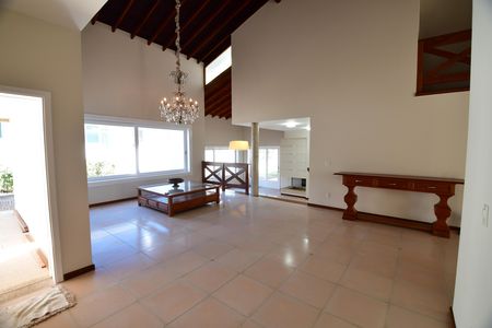 Casa de condomínio à venda com 500m², 4 quartos e 5 vagasSala