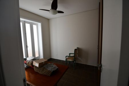 Casa de condomínio à venda com 500m², 4 quartos e 5 vagasQuarto de Serviço