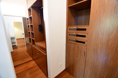 Casa de condomínio à venda com 500m², 4 quartos e 5 vagasQuarto 3 - Suíte Closet