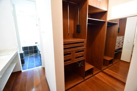 Casa de condomínio à venda com 500m², 4 quartos e 5 vagasQuarto 3 - Suíte Closet