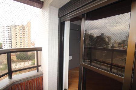 Apartamento à venda com 222m², 4 quartos e 4 vagasQuarto 4 - Varanda