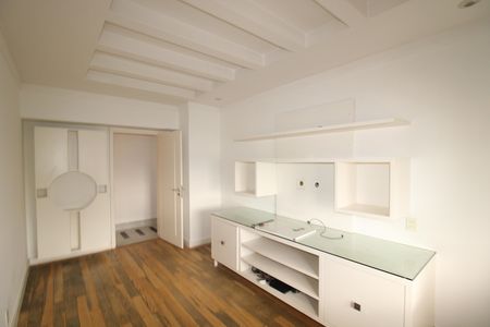 Apartamento à venda com 222m², 4 quartos e 4 vagasQuarto 2