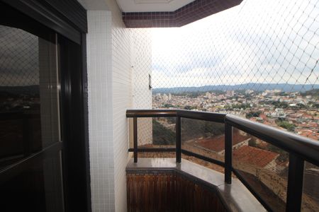Apartamento à venda com 222m², 4 quartos e 4 vagasQuarto 5 - Varanda