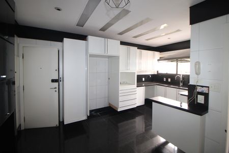 Apartamento à venda com 222m², 4 quartos e 4 vagasCozinha