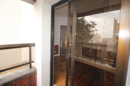 Apartamento à venda com 222m², 4 quartos e 4 vagasQuarto 1 - Varanda