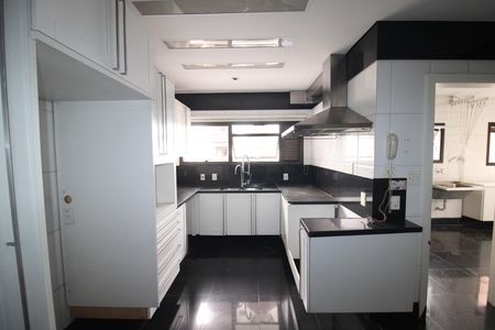 Apartamento à venda com 222m², 4 quartos e 4 vagasCozinha