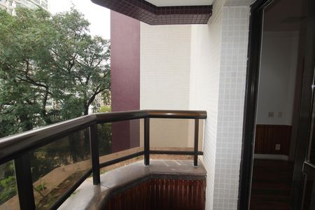 Apartamento à venda com 222m², 4 quartos e 4 vagasQuarto 1 - Varanda