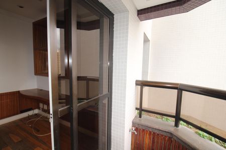 Apartamento à venda com 222m², 4 quartos e 4 vagasQuarto 1 - Varanda