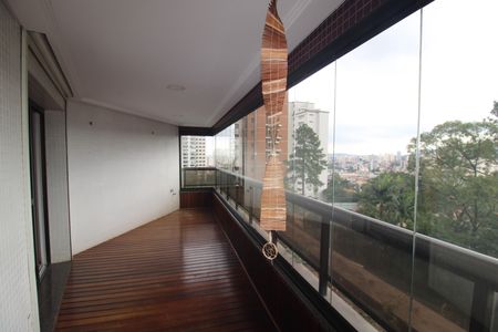 Apartamento à venda com 222m², 4 quartos e 4 vagasVaranda
