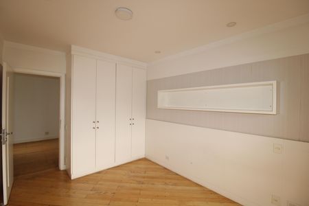 Apartamento à venda com 222m², 4 quartos e 4 vagasQuarto 5