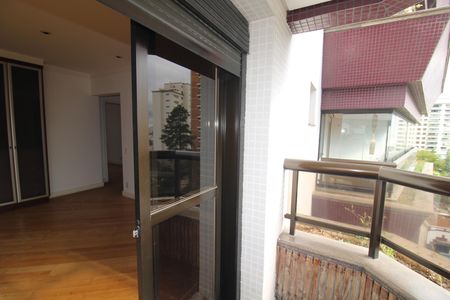 Apartamento à venda com 222m², 4 quartos e 4 vagasQuarto 6 - Varanda