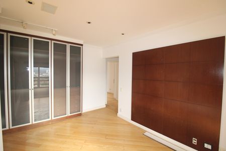 Apartamento à venda com 222m², 4 quartos e 4 vagasQuarto 6