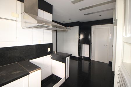 Apartamento à venda com 222m², 4 quartos e 4 vagasCozinha