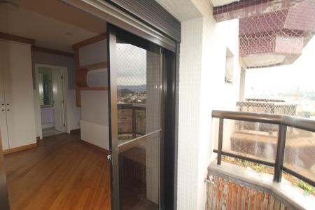 Apartamento à venda com 222m², 4 quartos e 4 vagasQuarto 4 - Varanda