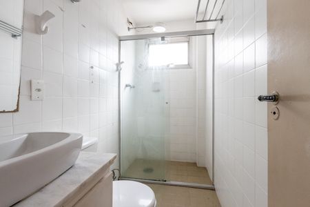 Banheiro do Corredor de apartamento para alugar com 3 quartos, 86m² em Perdizes, São Paulo