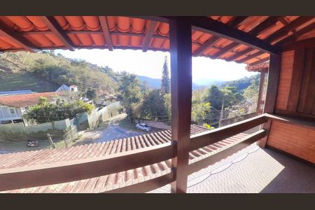 Casa para alugar com 5 quartos, 600m² em Nogueira, Petrópolis