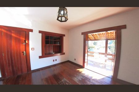 Sala de casa para alugar com 5 quartos, 600m² em Nogueira, Petrópolis