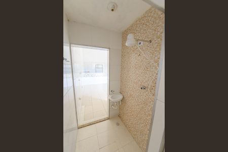 Banheiro de kitnet/studio para alugar com 1 quarto, 49m² em Piracangaguá, Taubaté