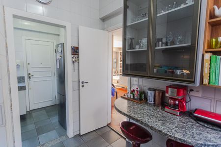 Cozinha de apartamento à venda com 3 quartos, 106m² em Serra, Belo Horizonte