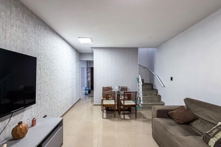Casa à venda com 3 quartos, 128m² em Vila Invernada, São Paulo