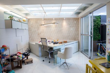 Apartamento à venda com 263m², 3 quartos e 2 vagasEscritório