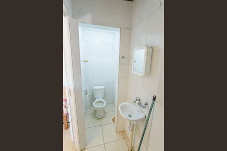 Banheiro de kitnet/studio para alugar com 1 quarto, 37m² em Piracangaguá, Taubaté