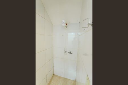 Banheiro de kitnet/studio para alugar com 1 quarto, 37m² em Piracangaguá, Taubaté