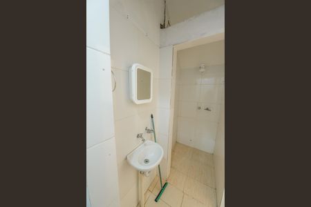 Banheiro de kitnet/studio para alugar com 1 quarto, 37m² em Piracangaguá, Taubaté