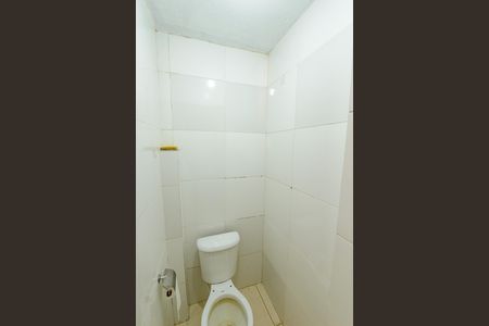 Banheiro de kitnet/studio para alugar com 1 quarto, 37m² em Piracangaguá, Taubaté