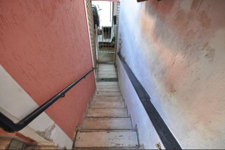 Escada de acesso de casa à venda com 7 quartos, 360m² em Vila Irmaos Arnoni, São Paulo