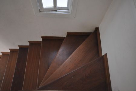Escada de casa para alugar com 2 quartos, 65m² em Vila Irmaos Arnoni, São Paulo